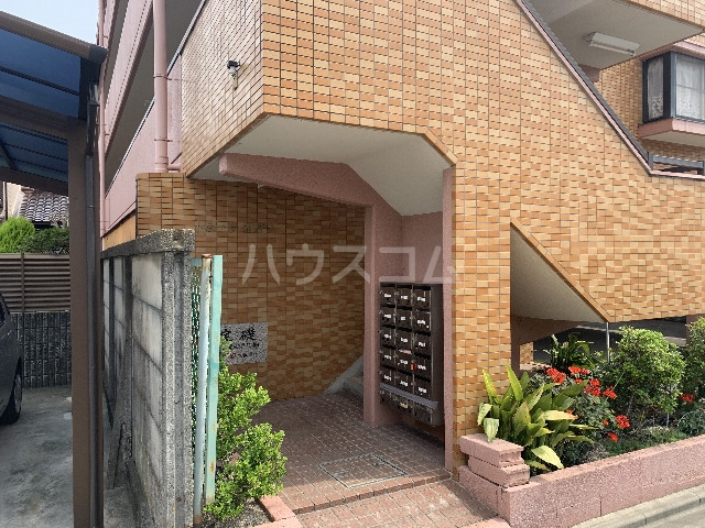 18/26 エントランス