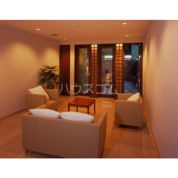 23/29 エントランス