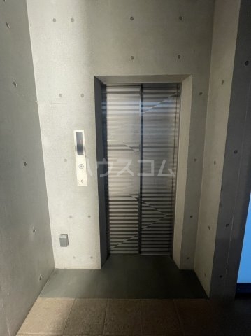 27/30 エントランス