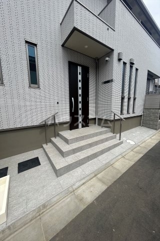 27/30 エントランス