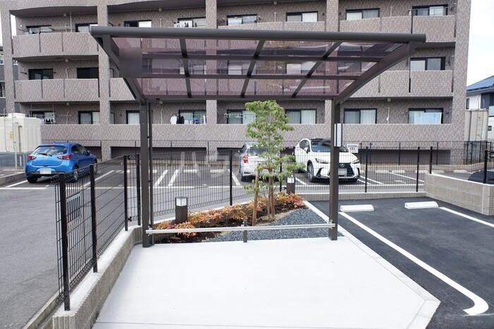 27/30 駐車場