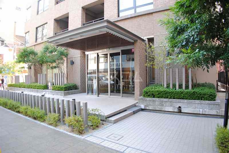 26/30 エントランス