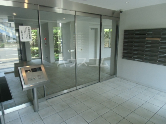 17/26 エントランス