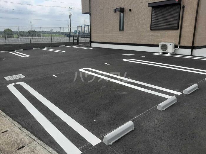 22/23 駐車場
