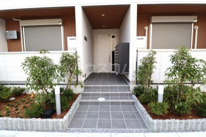 16/20 エントランス