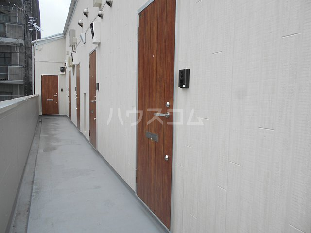 27/30 エントランス