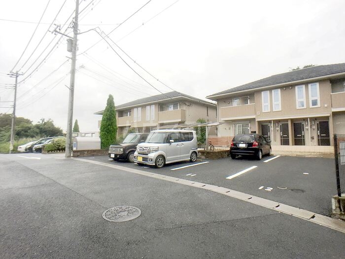 18/28 駐車場