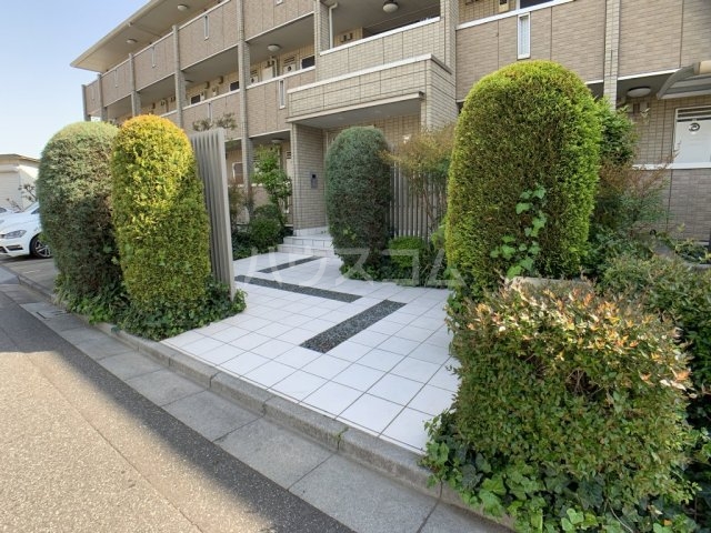 28/30 エントランス