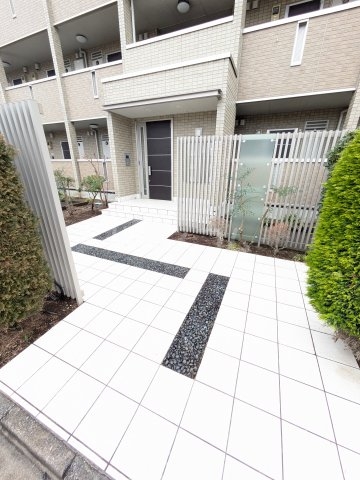 17/27 エントランス