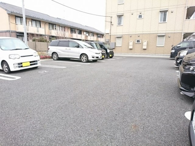 18/28 駐車場