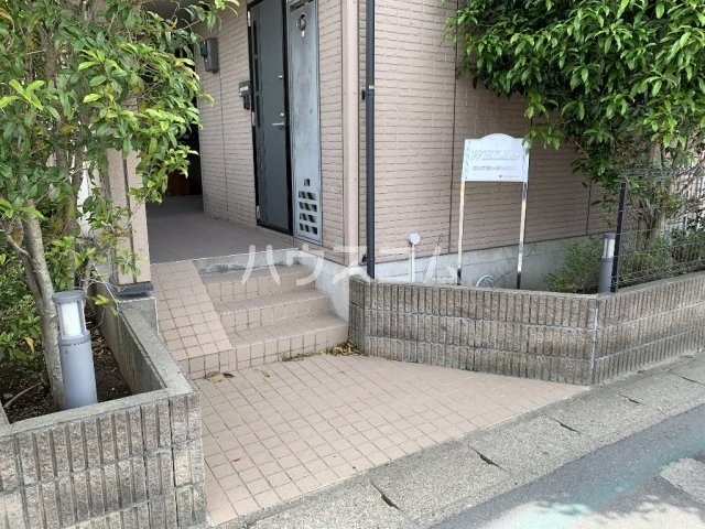 23/30 エントランス