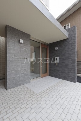 22/27 エントランス