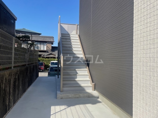 25/30 エントランス