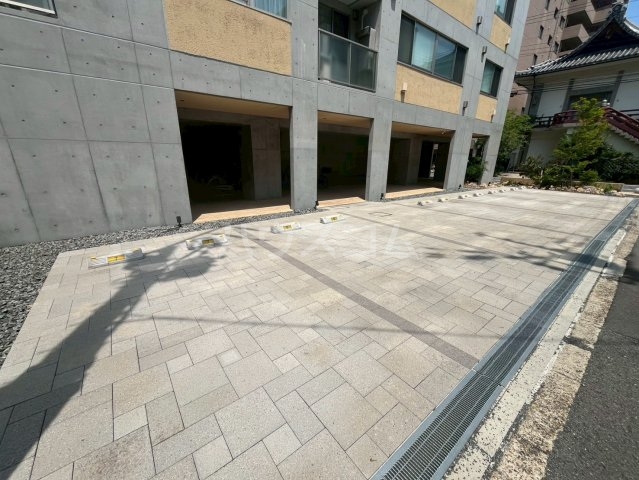 18/27 駐車場
