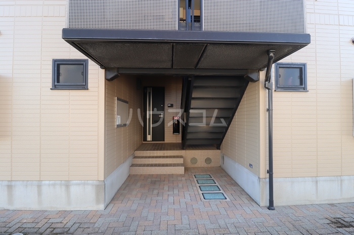 14/25 エントランス