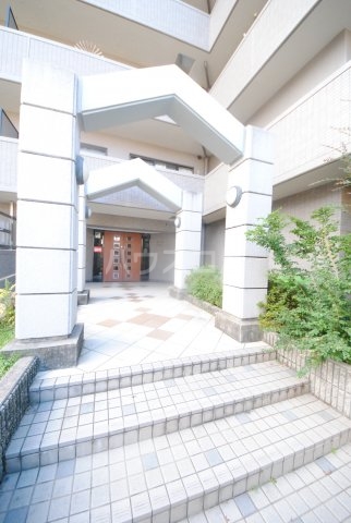 25/30 エントランス