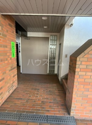 13/17 エントランス