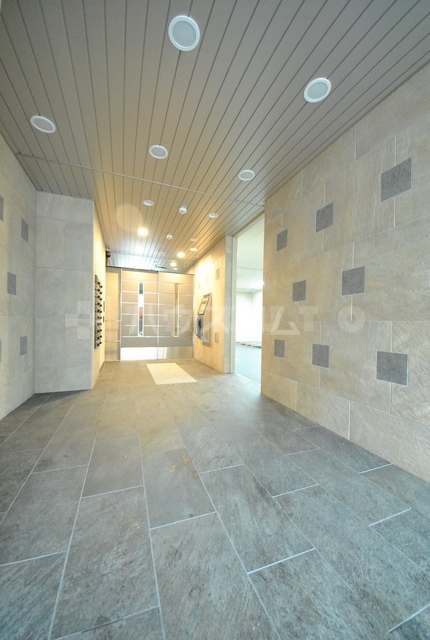 21/29 エントランス