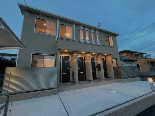 24/25 エントランス