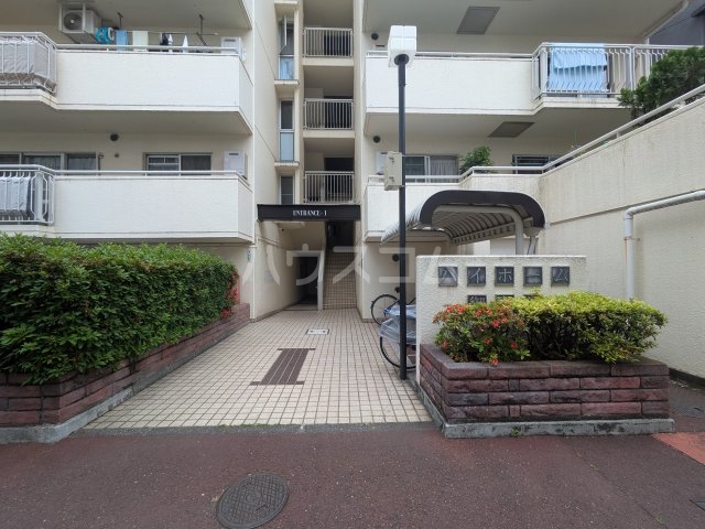 26/30 エントランス