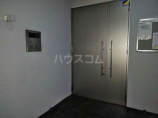 22/26 エントランス