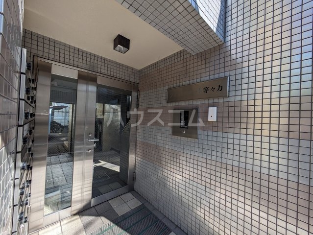 21/27 エントランス