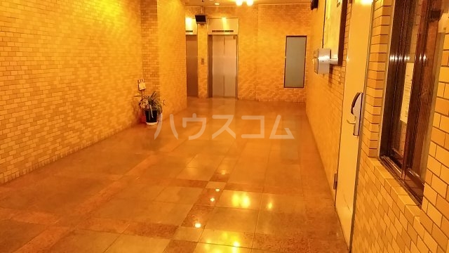 27/30 エントランス