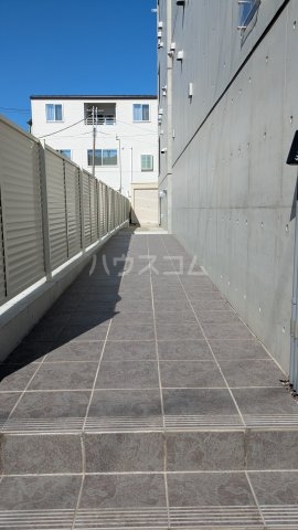 23/30 エントランス