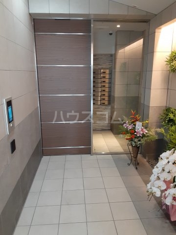 27/30 エントランス