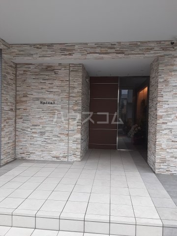 26/30 エントランス