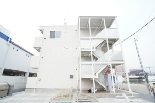 24/30 エントランス