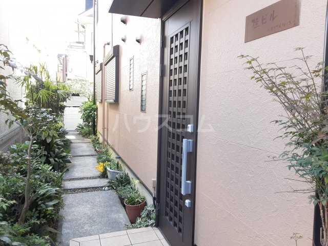 26/30 エントランス