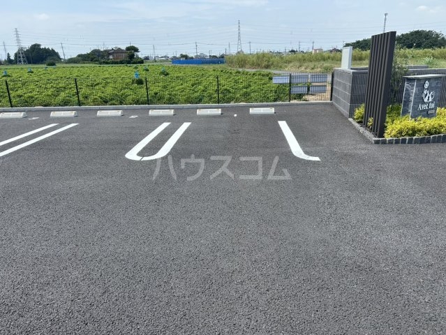 27/30 駐車場