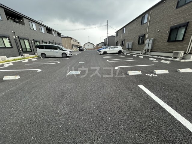 27/30 駐車場