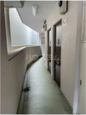 16/23 エントランス