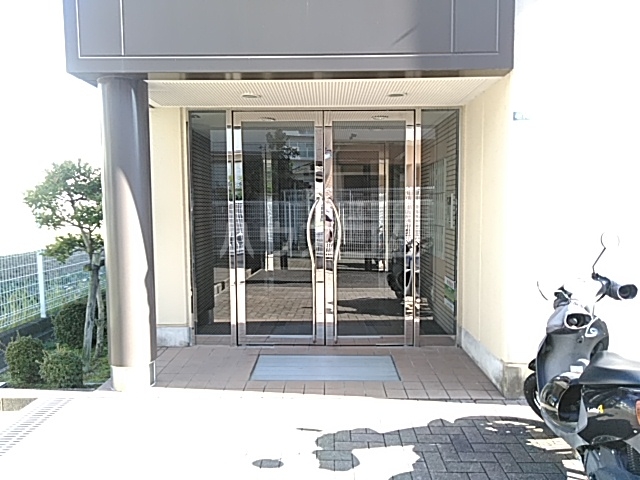 21/30 エントランス