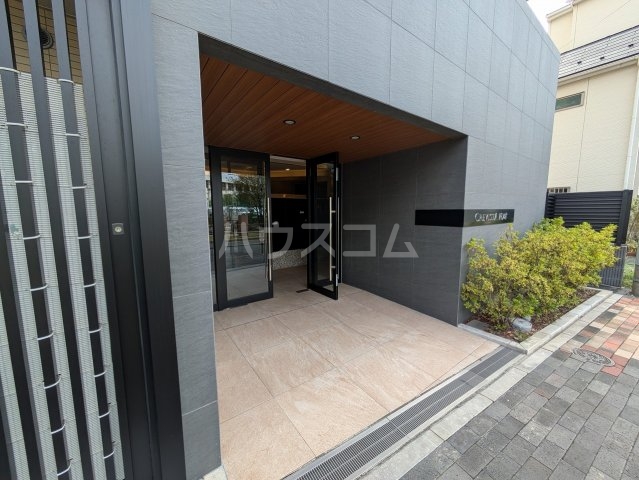 28/30 エントランス