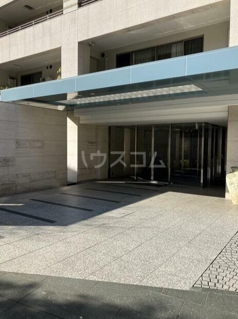 15/23 エントランス