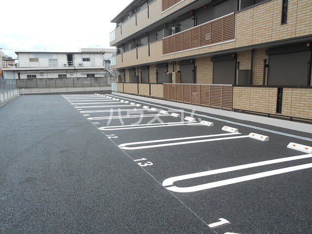23/30 駐車場