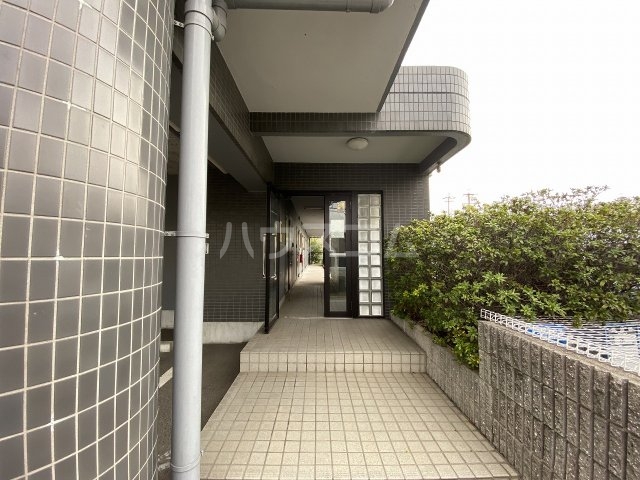 22/30 エントランス