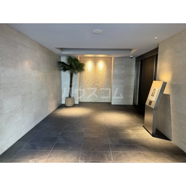 16/25 エントランス