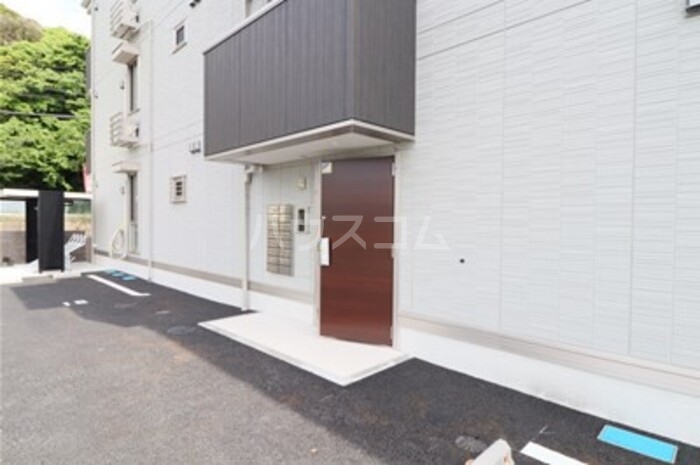 18/20 エントランス