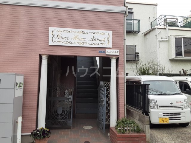 24/27 エントランス