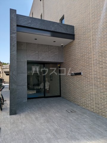 16/21 エントランス