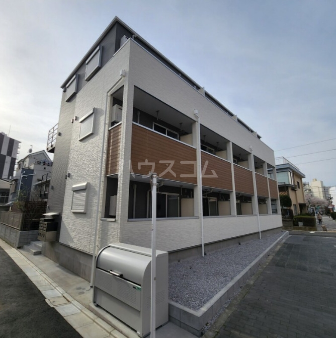 21/30 エントランス