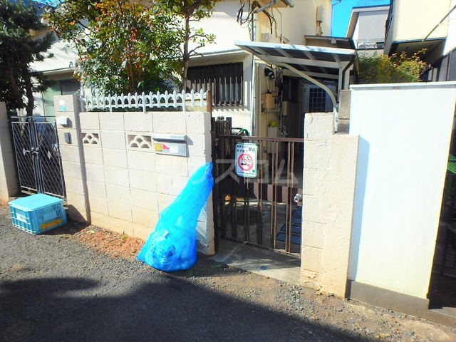 23/30 エントランス