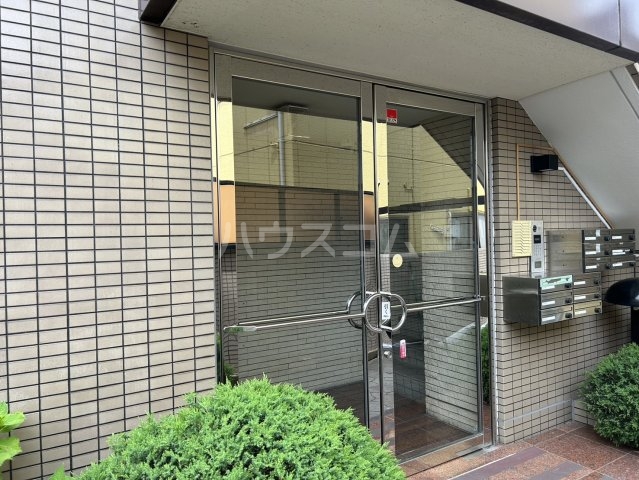 24/30 エントランス