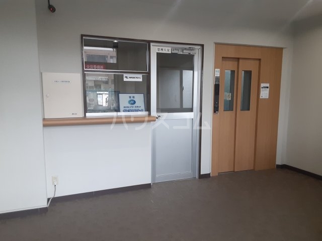 14/19 エントランス