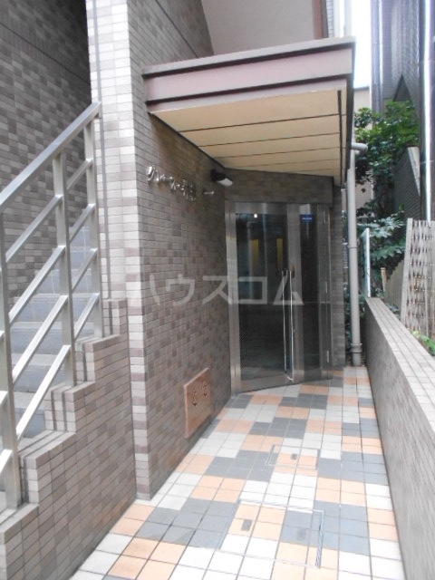 27/30 エントランス