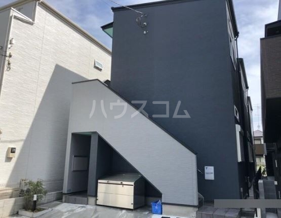 13/23 エントランス